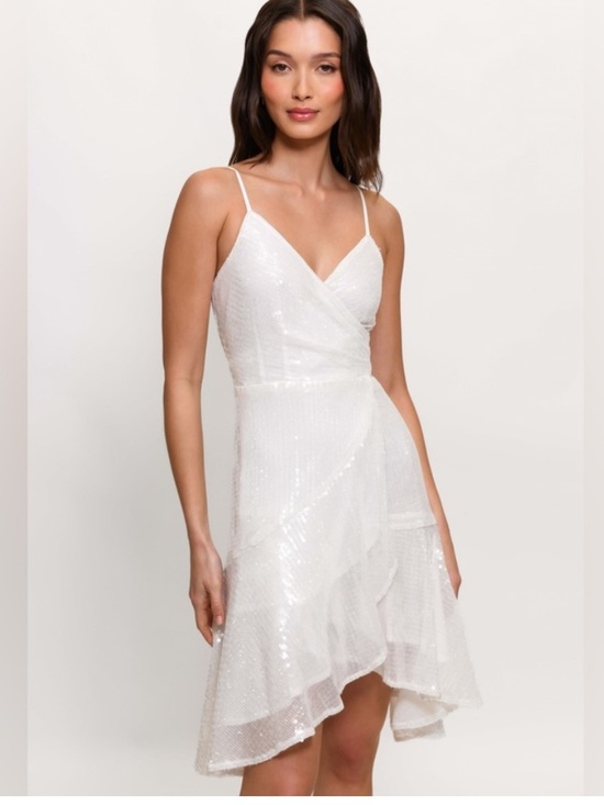 Hutch Dresses & Skirts - Hutch Zina sequin Wrap Dress in White size Medium